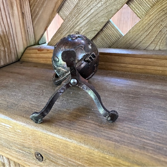 Durham Industries Miniature Globe Die Cast Metal Dollhouse 3.5 Inch Vintage 1976 - Picture 3 of 5